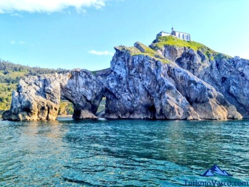 san juan de gaztelugatxe desde el mar, rutas en barco de bermeo
