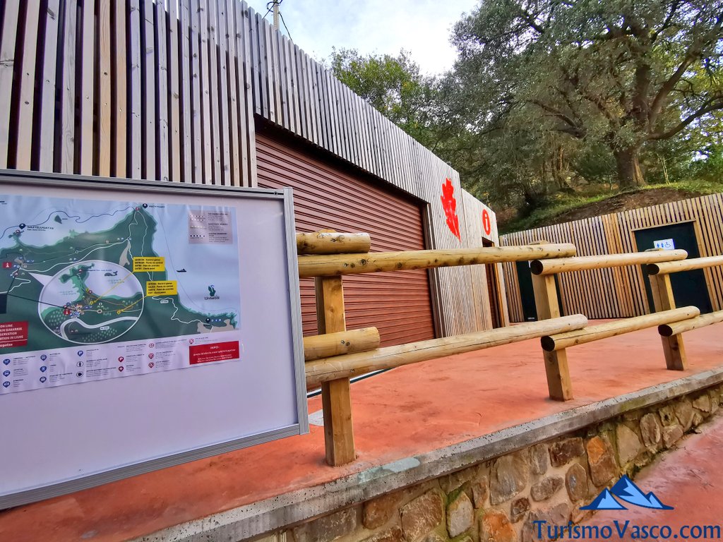 oficina de turismo y baños de san juan de gaztelugatxe