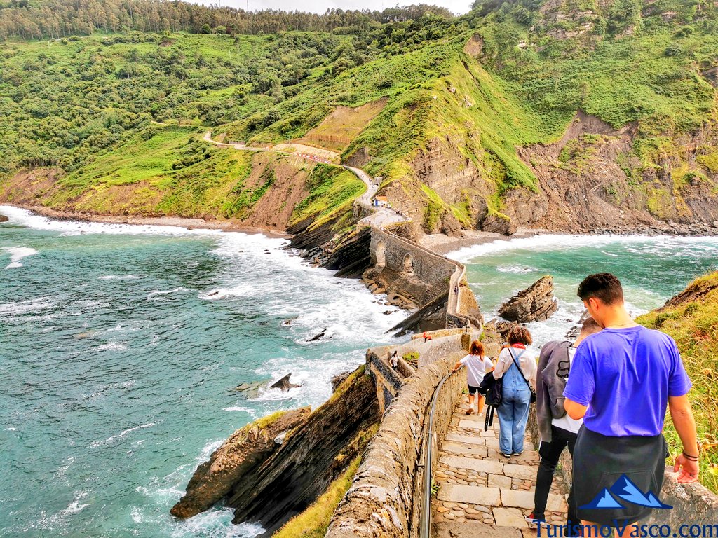 visita guiada grupo a Gaztelugatxe, excursion a San Juan de Gaztelugatxe desde Bilbao